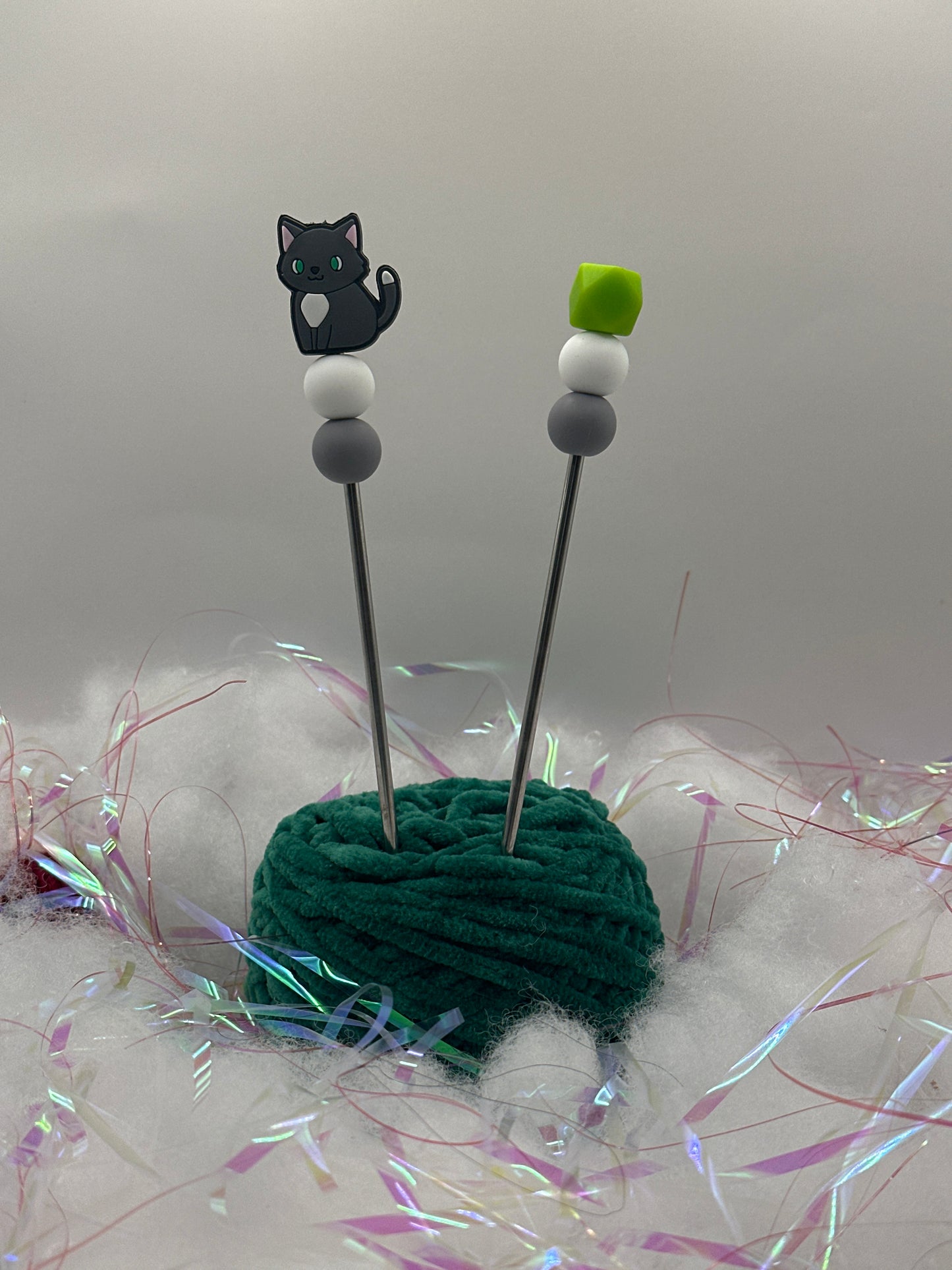 Schwarz weiße Katze Ami-Stick